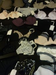 LINGERIE IKKS (54 pièces).......... 5€04ht/pièce au lieu de 6€.............. SOLDES -16%