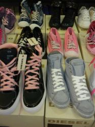 BASKET DIESEL FEMME (67 paires)......... 25�20ht/paire au lieu de 28�........... SOLDES -10%